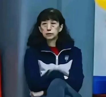 赖亚文、赵勇愁啊愁断肠！北京世联赛6月初就要举行了，国际排联规定的二十五人报名名
