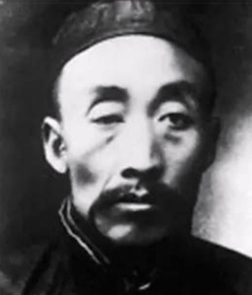 1959年毛主席回到父母坟前，低声说了两句话，久久注视墓碑陷入沉思，这是为什么？