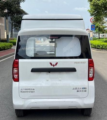 新公告里这Vala合作的五菱之光EV房车挺带劲，加了高顶上去，小盒子直接1.98