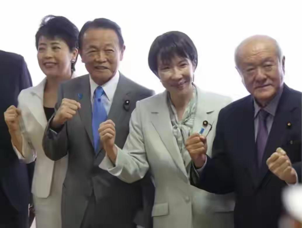 普京斩断高市野心，朝鲜官宣核空军，俄朝迅速联手，锁死日本命门这波操作来得又