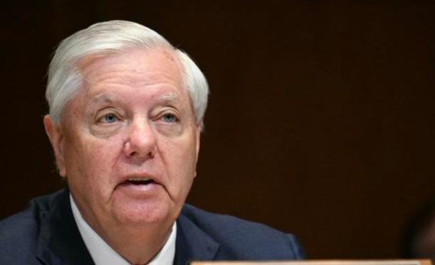 为什么美国参议员格雷厄姆去世为什么会在我国网络上爆火？因为这位美利坚鹰派大佬突然