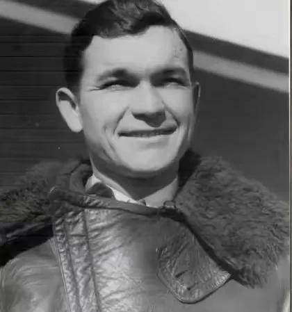 1936年12月26日，张学良决定亲自送蒋介石返回南京。就在飞行的途