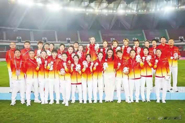 看了昨天全运会湖北女足的比赛，还是忍不住吐槽几句：很多人说湖北队太累了，比赛