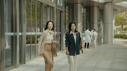 女神蒙上眼我的评分：辛芷蕾新剧律政拽佳人谁能不爱唐盈盈这种拽姐！赢了官司会偷