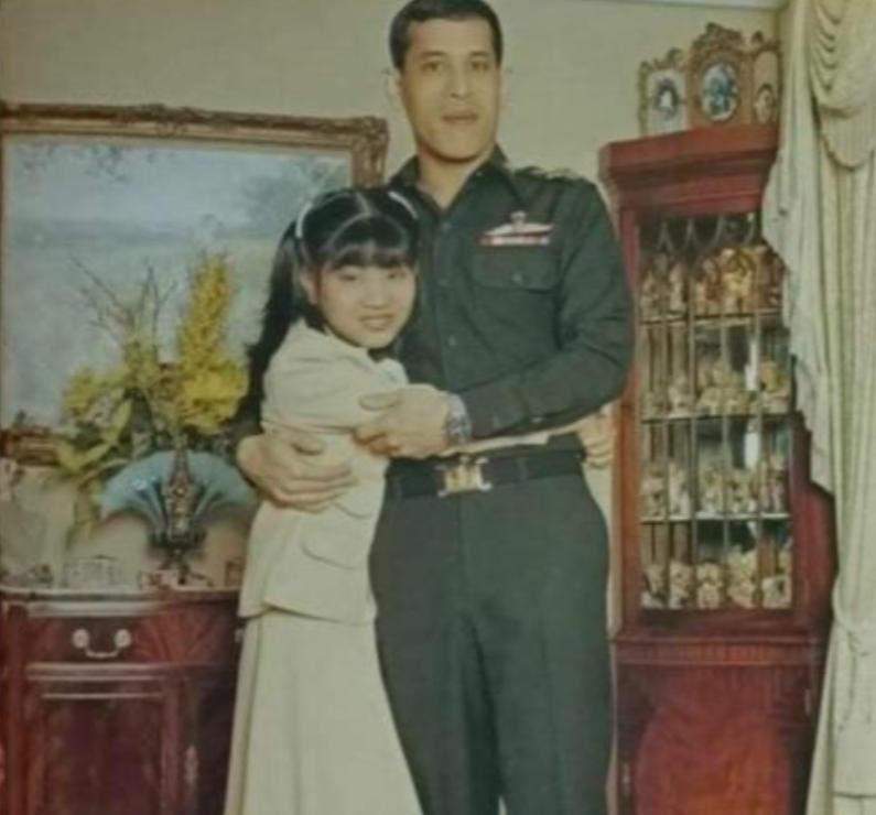 帕公主走了，最难受的人其实不是外人——是她爸，泰王玛哈。别看他平时风流不
