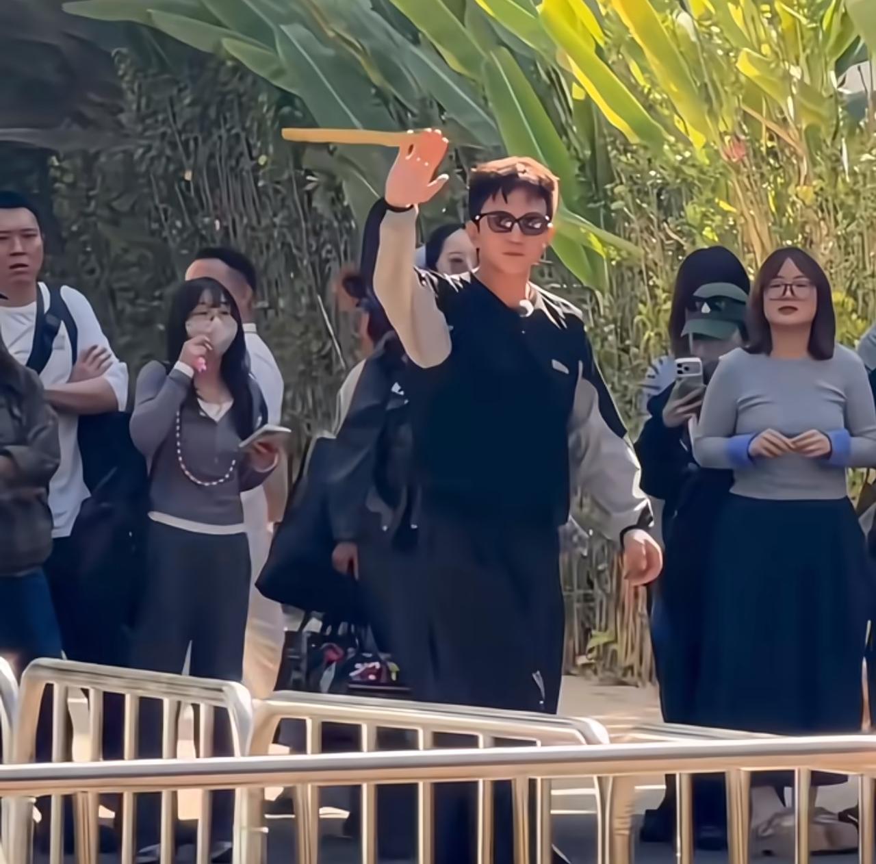 新一季《五哈》路透来了！几乎还是原班人马，轻松录制一如既往。最亮眼的莫过于鹿