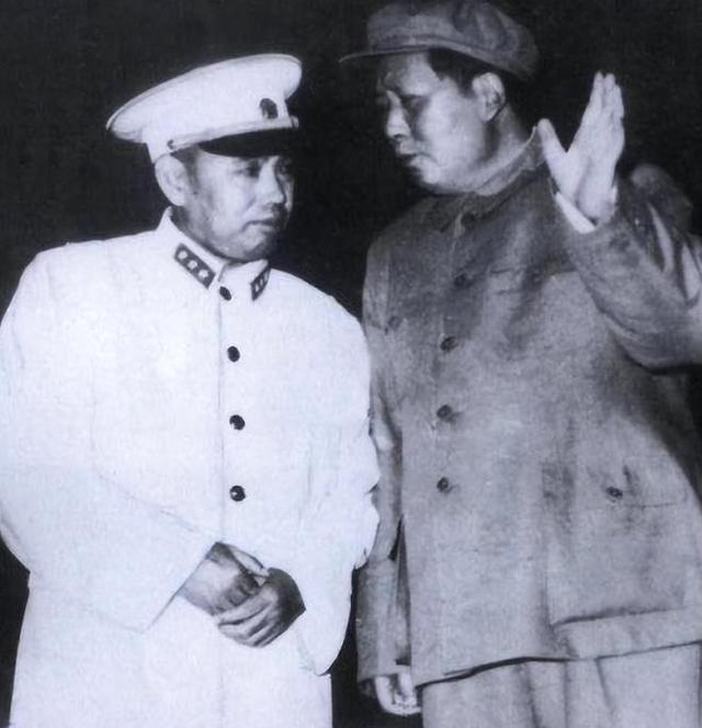 1967年，战斗英雄郭兴福，含泪掐死3个子女，随后与妻子一起割腕，结果没有成功，