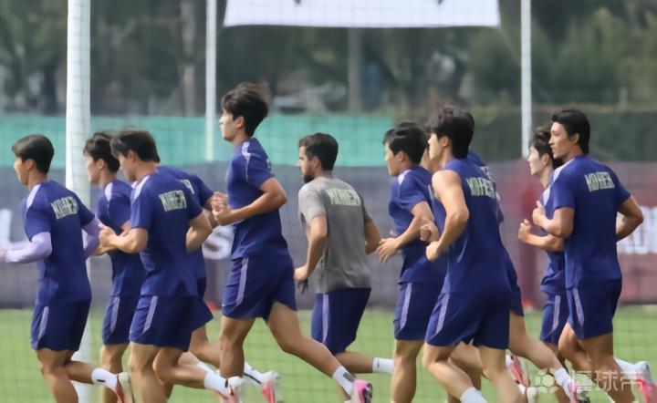 【出线形势愈发严峻，韩媒：韩国队大本营气氛十分沉重】世界杯在世界杯小组赛0-1爆