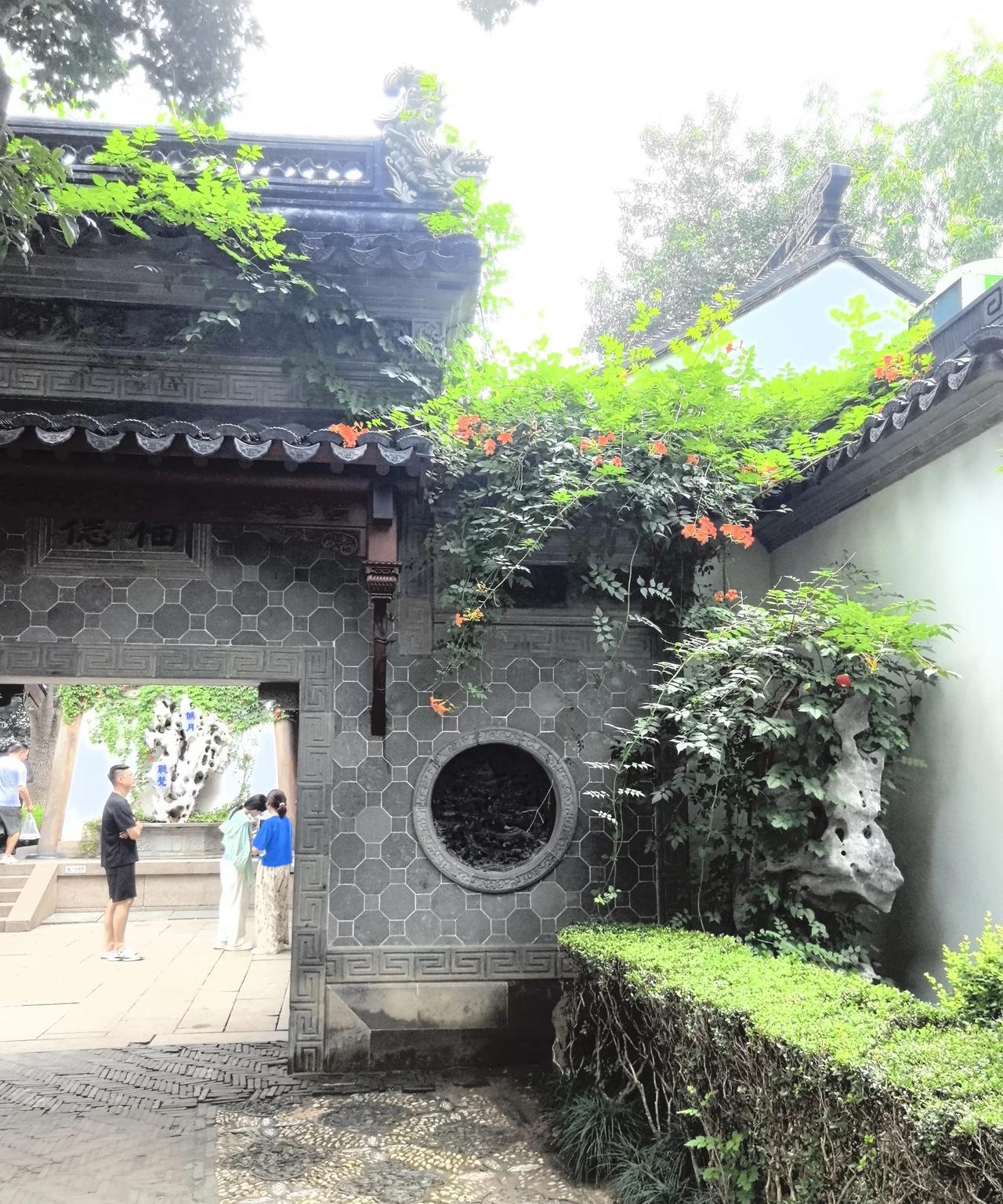 佛法的大意是什么？有一天，唐朝大诗人白居易去寺庙礼佛，碰到了鸟巢禅师，就问：“