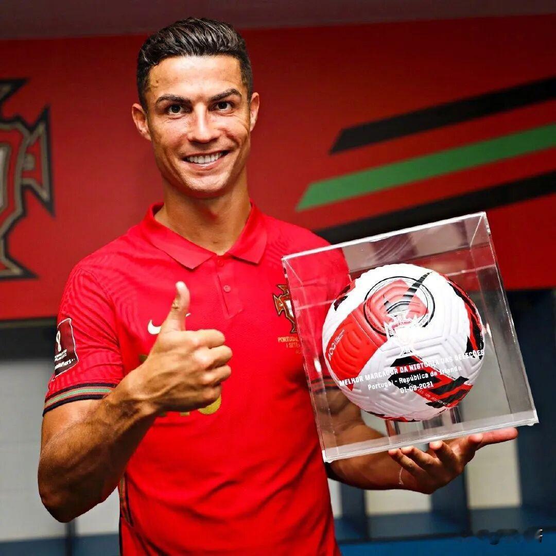 从数据与荣誉来看，C罗完全配得上“球王”级别的评价。他职业生涯进球数稳居足坛历史