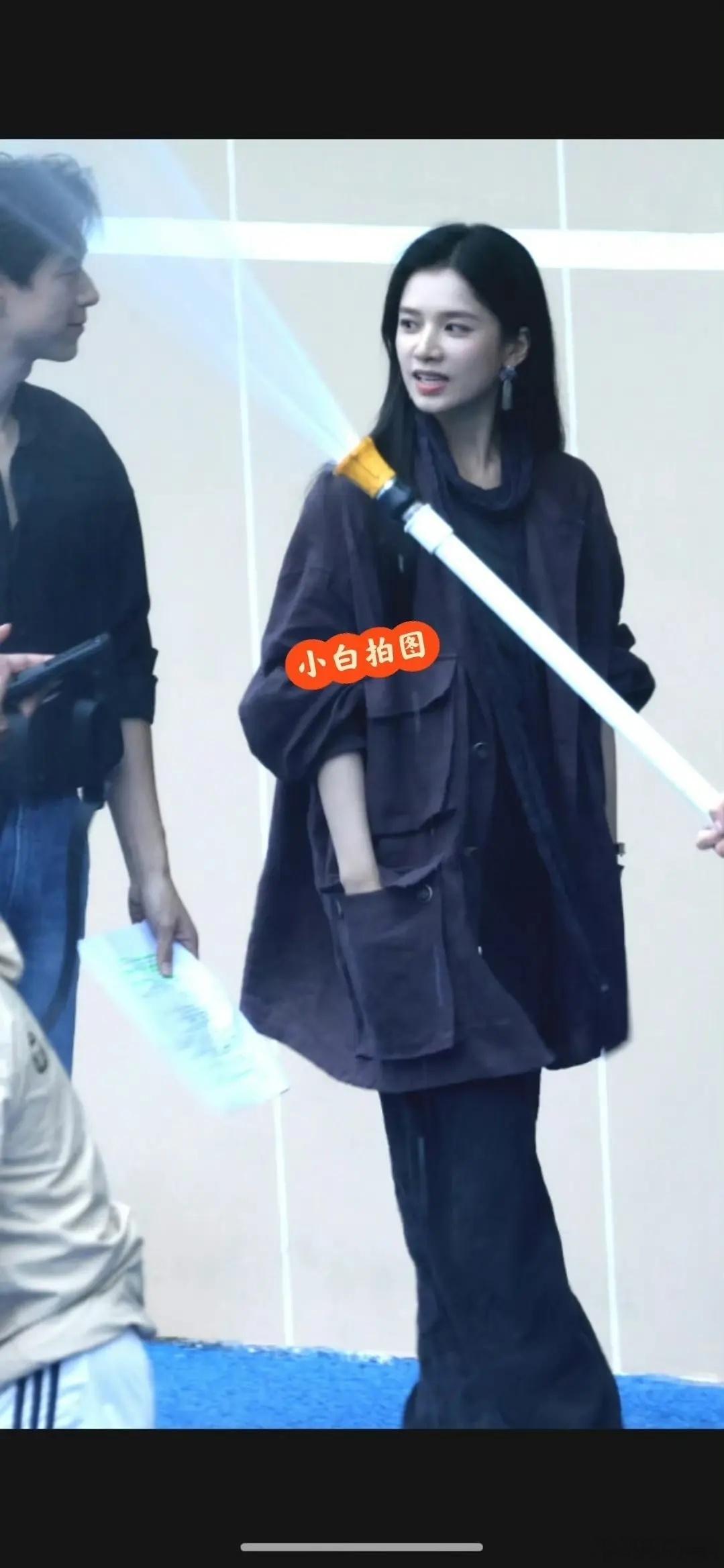 已经分不清张婧仪是遮得多还是真瘦了
