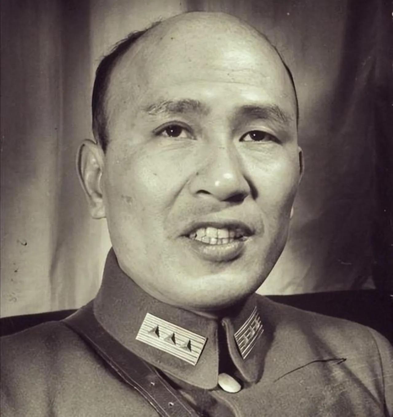 白崇禧到台湾后的一天，出门遇见邻居朱怀冰，正要打招呼，朱怀冰却装作没看见，低头离