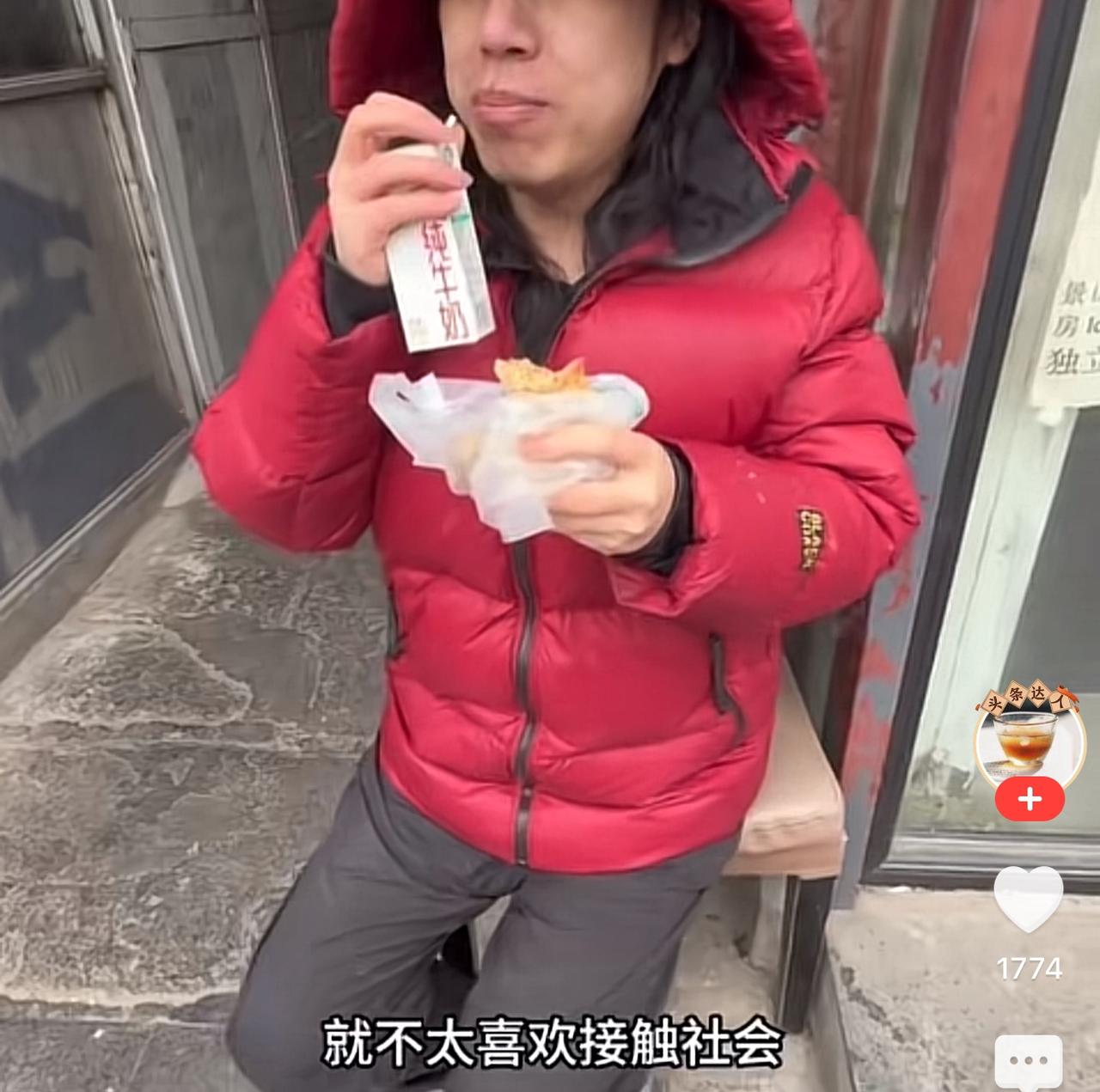 街头采访一个北京41岁的小伙子，他说自己从来没有上过班，偶尔做做临时工。从小