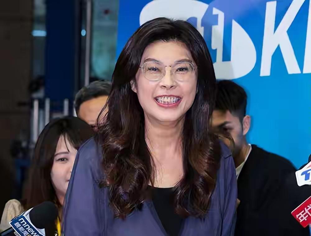 今天谈谈郑丽文，网络上基本对她有两种看法。第一种声音：郑丽文身为中国国民党主席