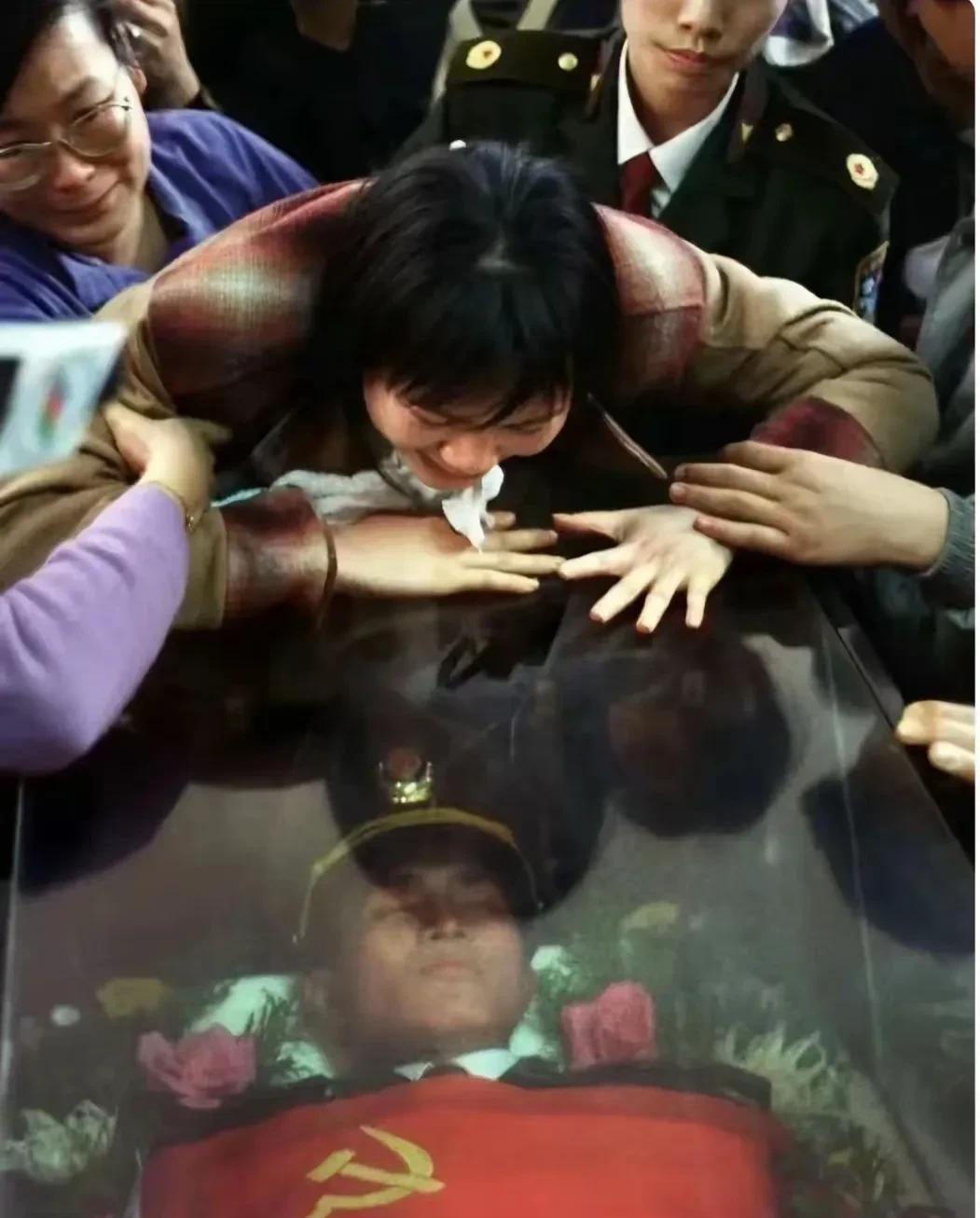 杨冠生烈士虽说已牺牲30年了，每当看到这张照片心中无比痛惜，我们今天的幸福生活一
