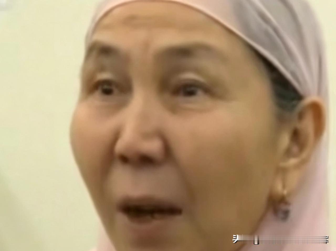 杜锋母亲蒋玉珍，82岁，新疆伊犁人，为人低调朴实，吃苦耐劳，曾经是前国家女排队员