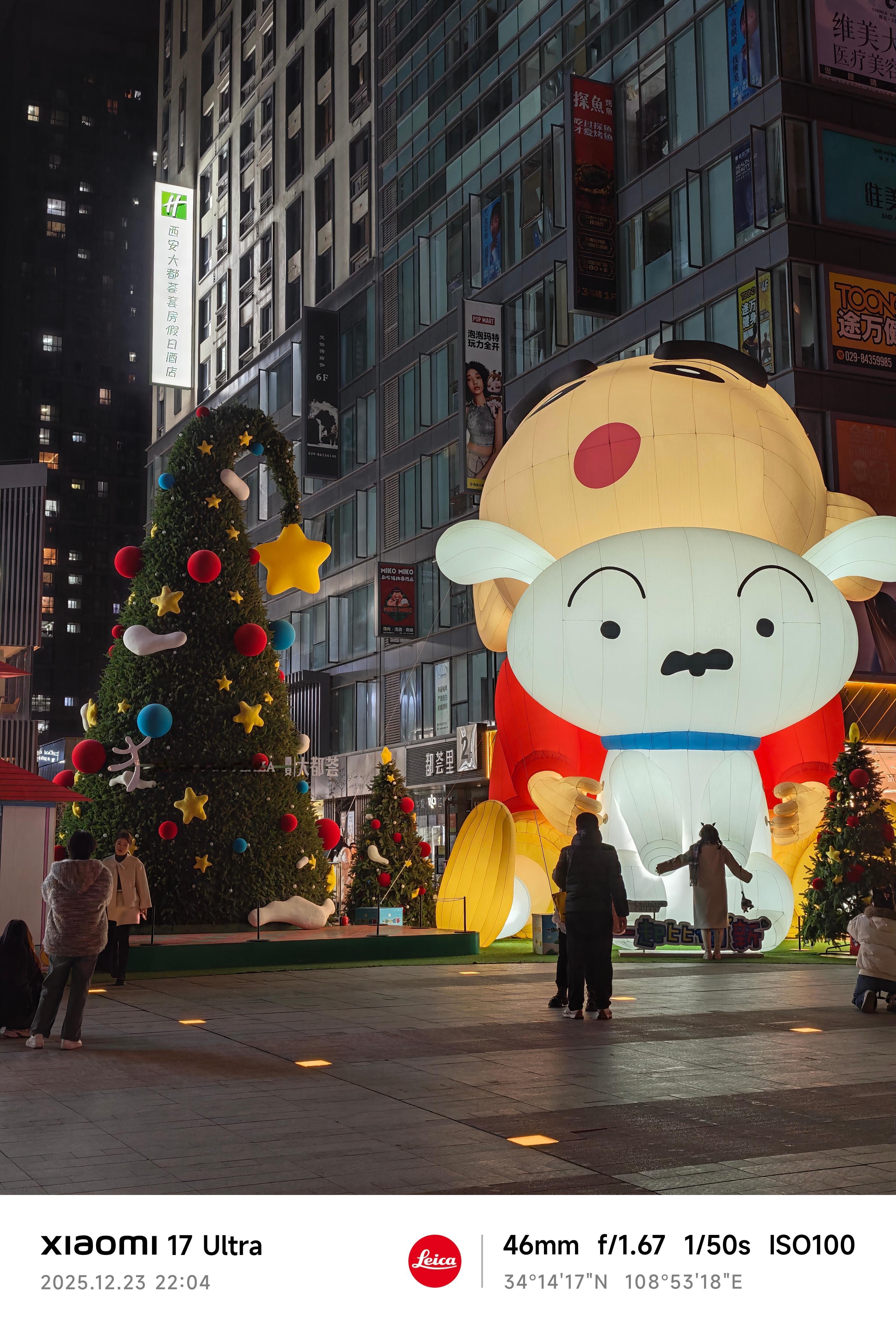 小米17Ultra拍照有多强，我觉得看这个照片就可以了。夜晚环境，图里的环