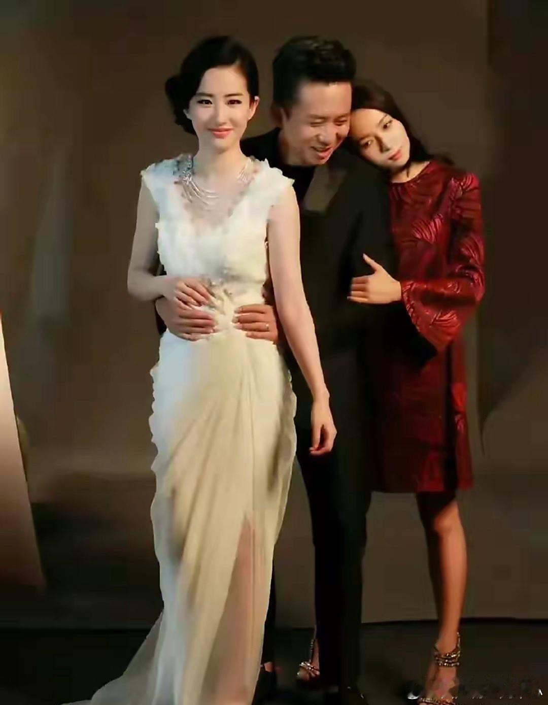 邓超，你拍这种见不得人的照片，就不怕孙俪瞅见啊？我倒要看看你回家咋交代！