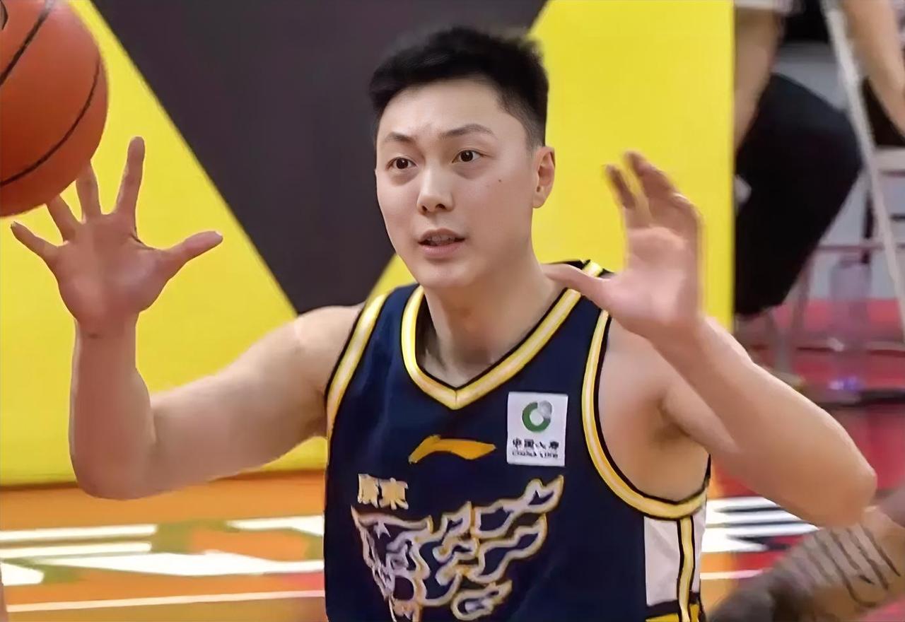 随着广东76-93不敌广州，无缘开门红，一共有5个没想到：1、没想到胡明轩又