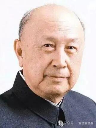 全球战火纷飞，为何没人敢动中国？答案藏在这群"国之脊梁"的传奇里俄乌鏖战未