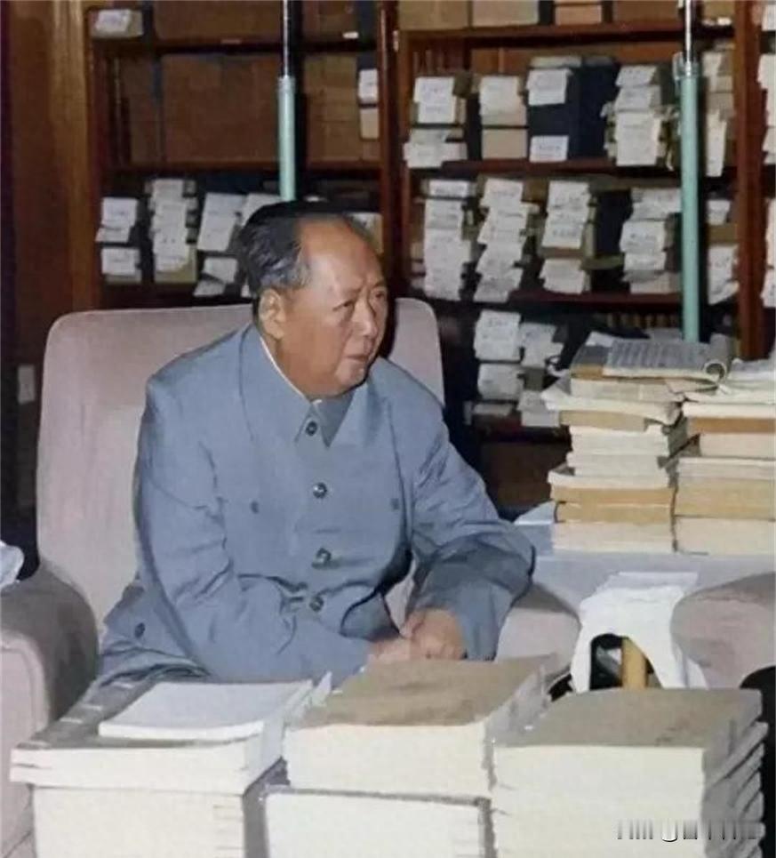 毛主席一句话力挺年轻参谋：军衔低？直接提少将！那会儿是1946年6月，国共之
