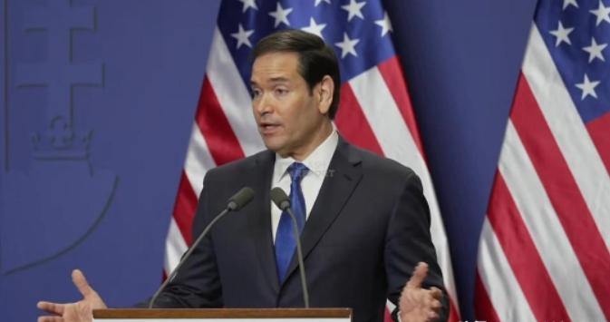 受中国制裁的美国国务卿卢比奥，终于清醒了！他近日说：“中国是一个大国。其人口超过