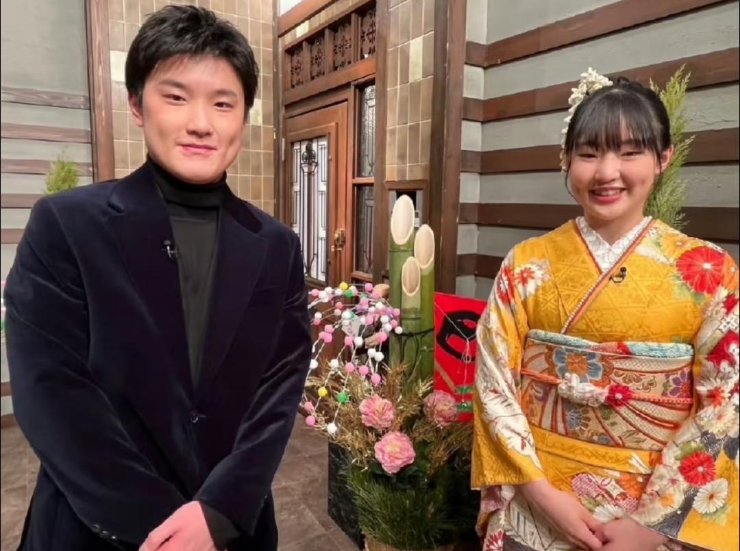 张本智和张本美和兄妹俩在日本还是很受欢迎的，兄妹俩会一起去参加日本综艺，横滨冠军