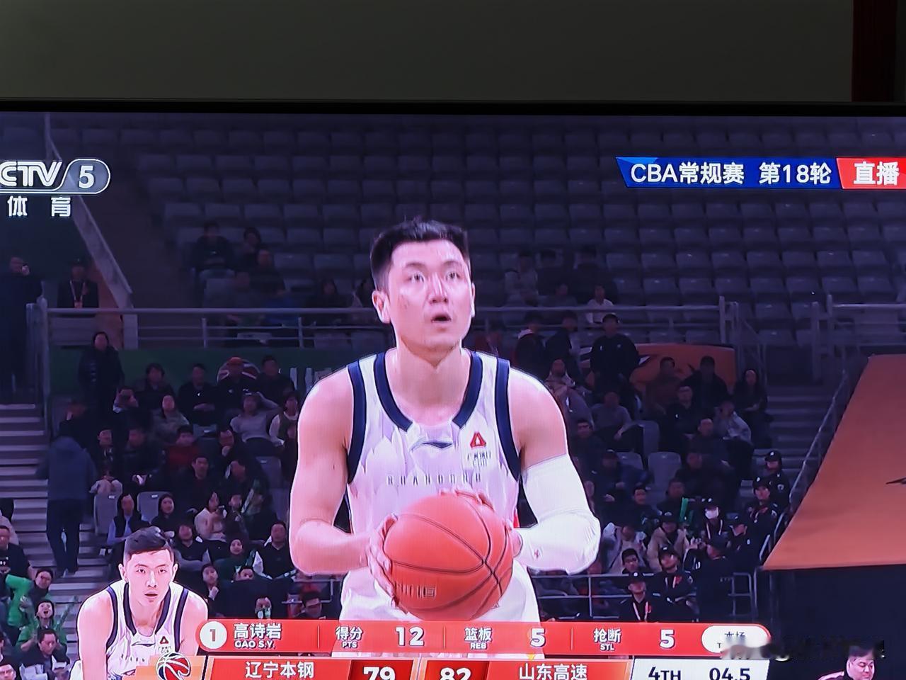 山东男篮84:79，顶住辽宁男篮的反扑，将胜利稳稳收入囊中，带回济南！三连客两