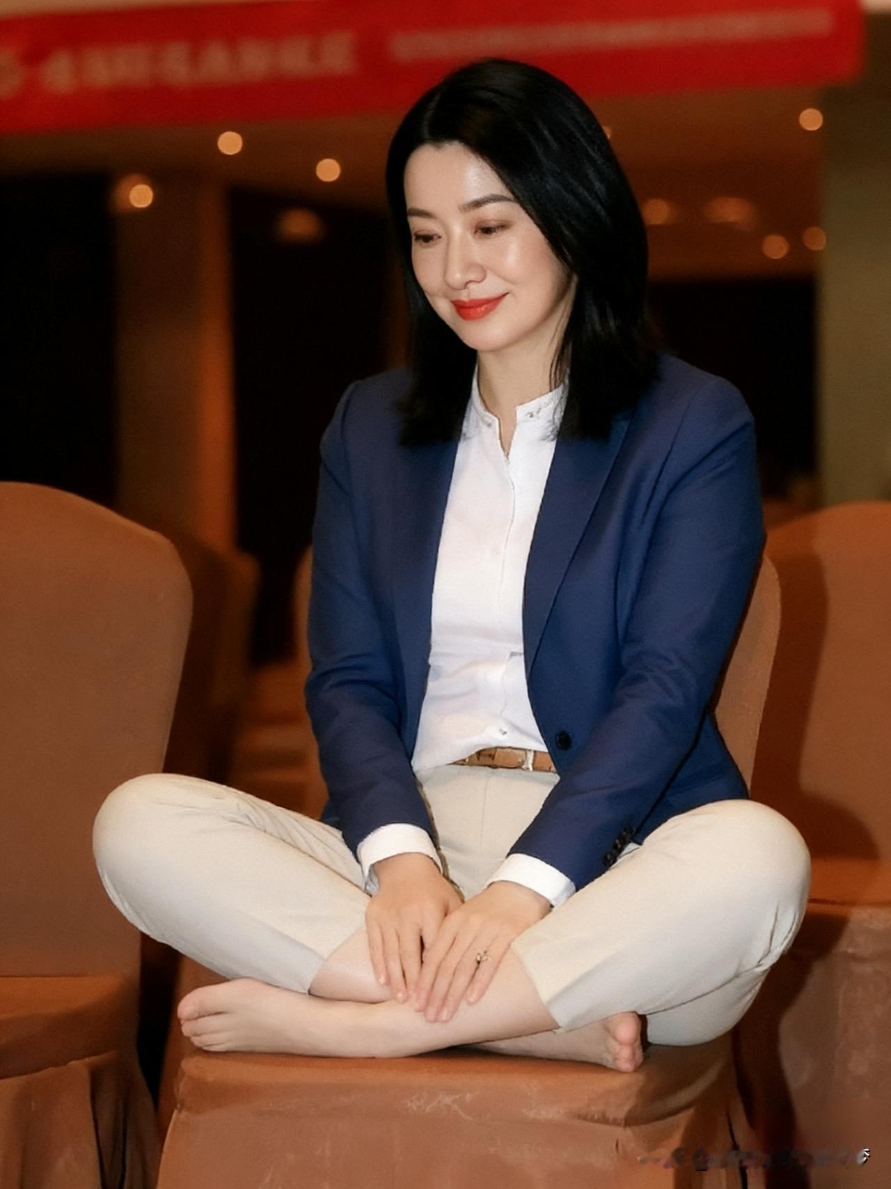 目光所及是你，心之向往亦你。朝朝暮暮念不已，情意深植心底。岁月流转不息，牵挂从未