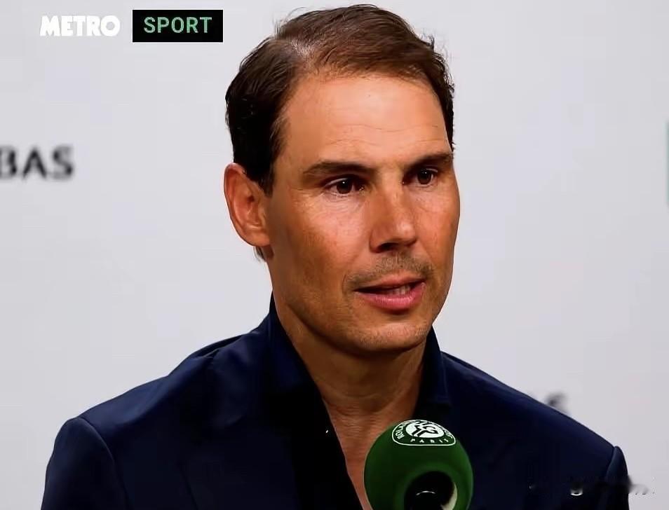 纳达尔砸9000欧植发，头顶照样稀疏。钞票没挡住基因刀片。他移植4500个毛