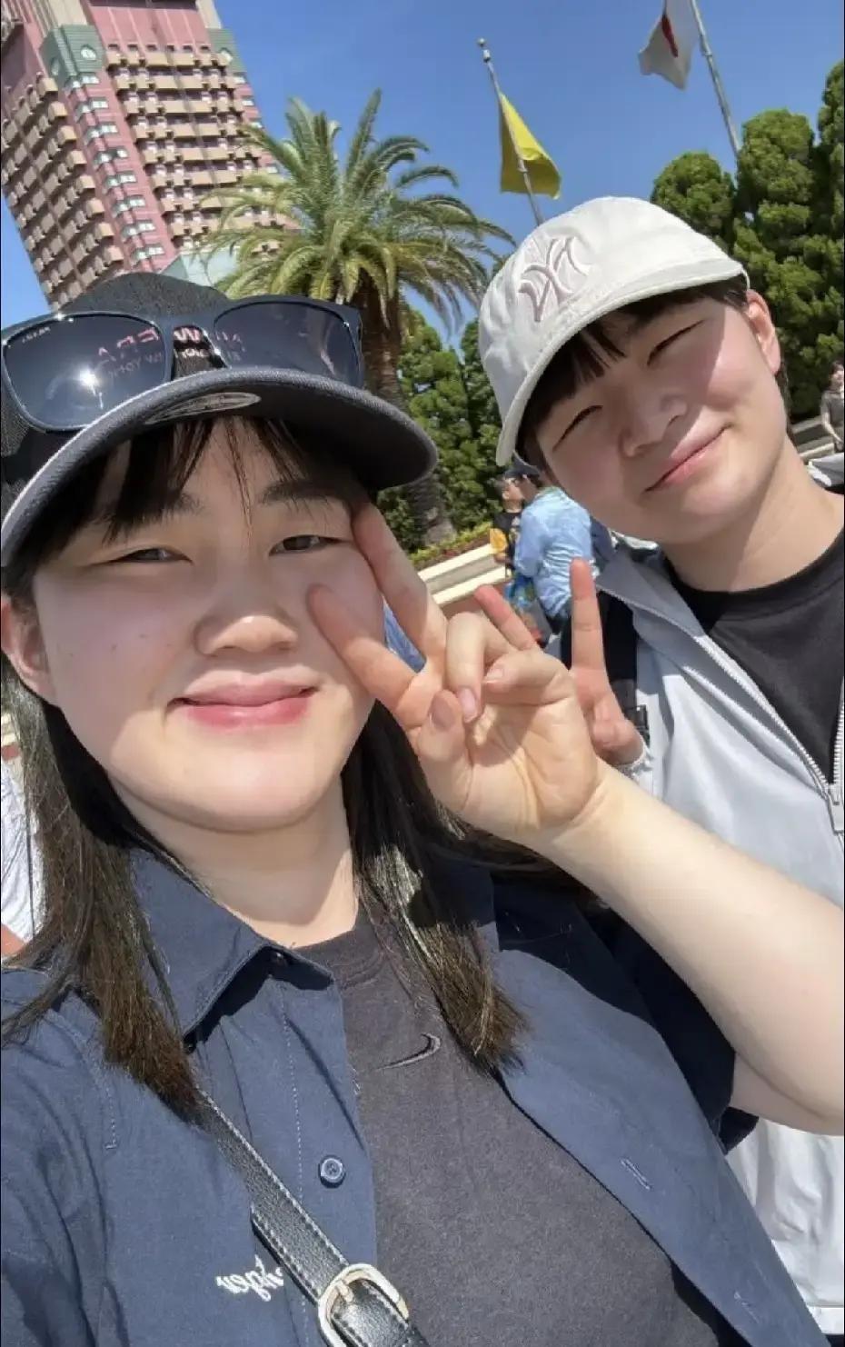 WTT美国大满贯的比赛刚打完，日本女乒这两位风头正劲的小将就已经跑去大阪环球影城