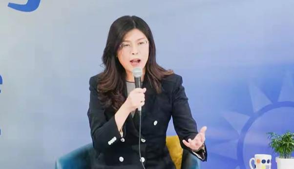郑丽文5月10日接受CNN专访，说了4点主张，终于看清了她的真面目！郑丽文上