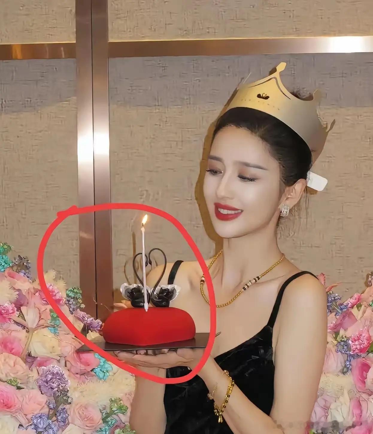 手贱查了下佟丽娅过生日的蛋糕，查完我想骂人了！一个蛋糕竟然要3000块。就是这种
