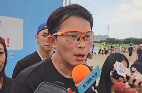 民众党主席黄国昌今（19日）下午被问到如何看待柯文哲和柯建铭预计下周参加活动会谈