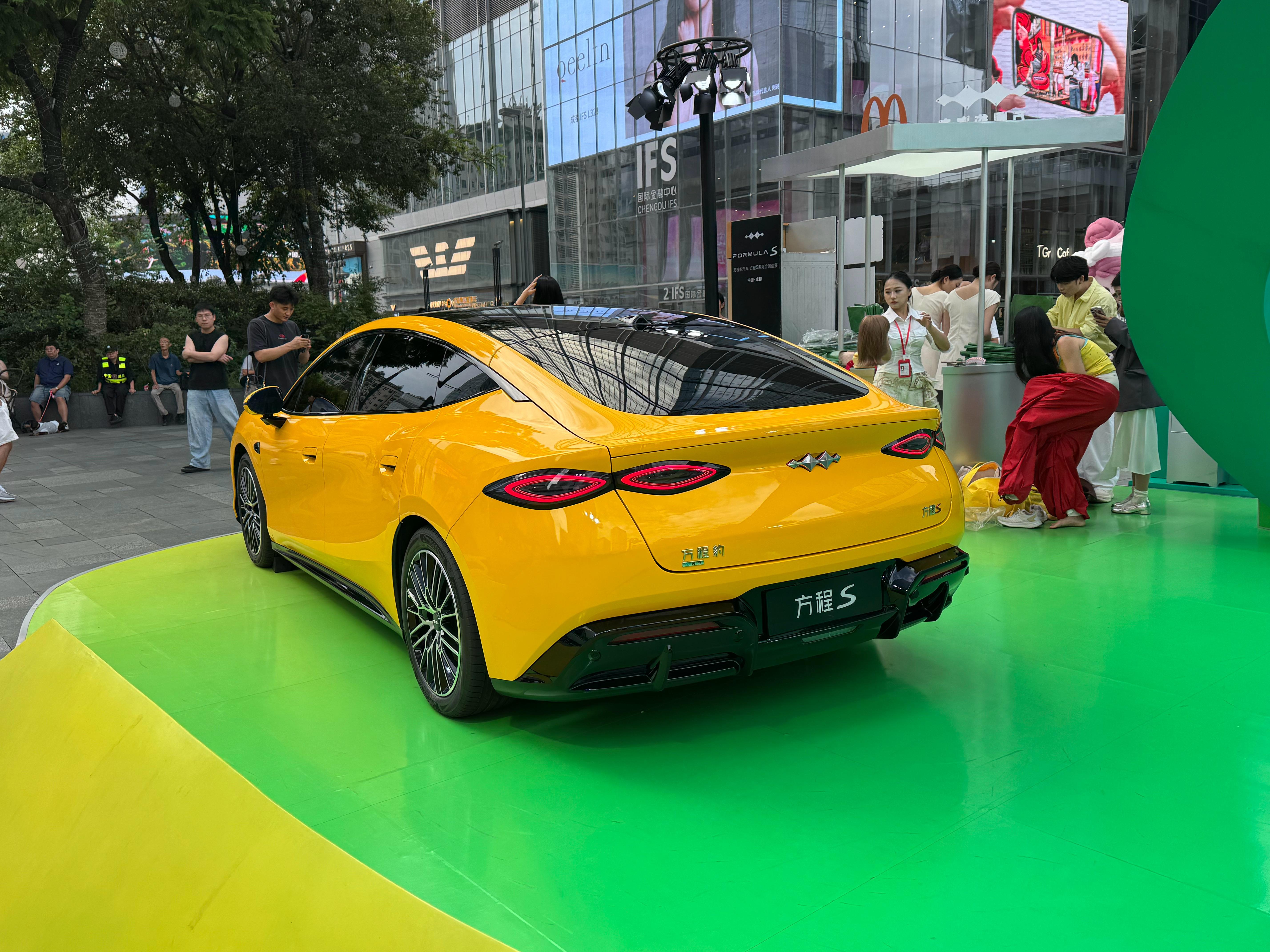 成都春熙路见到了方程豹方程S，实车更好看成都·春熙路IFS
