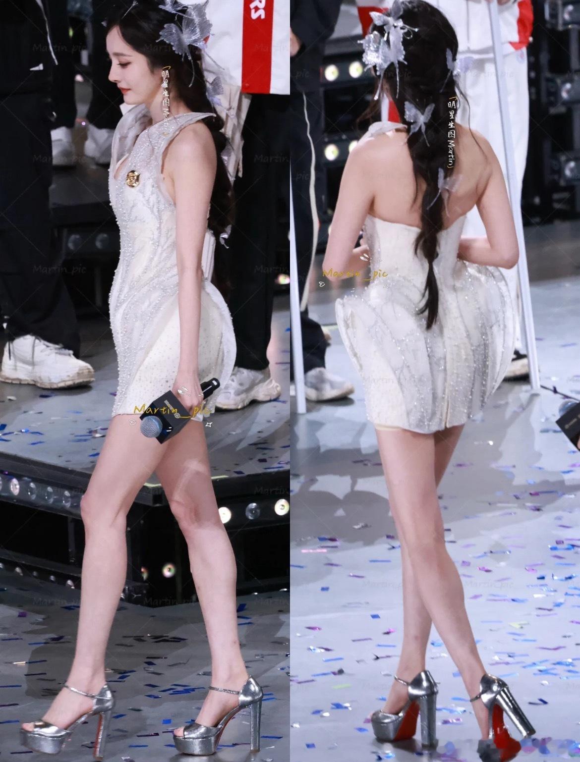 杨幂共创之夜美成啥了这腿真的内娱无代餐网友拍的杨幂王者荣耀共创之夜生图​​​