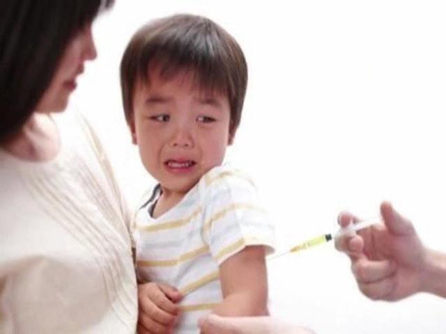 宝宝打针时不哭不闹全家以为是乖巧, 检查结果让医生吃了一惊
