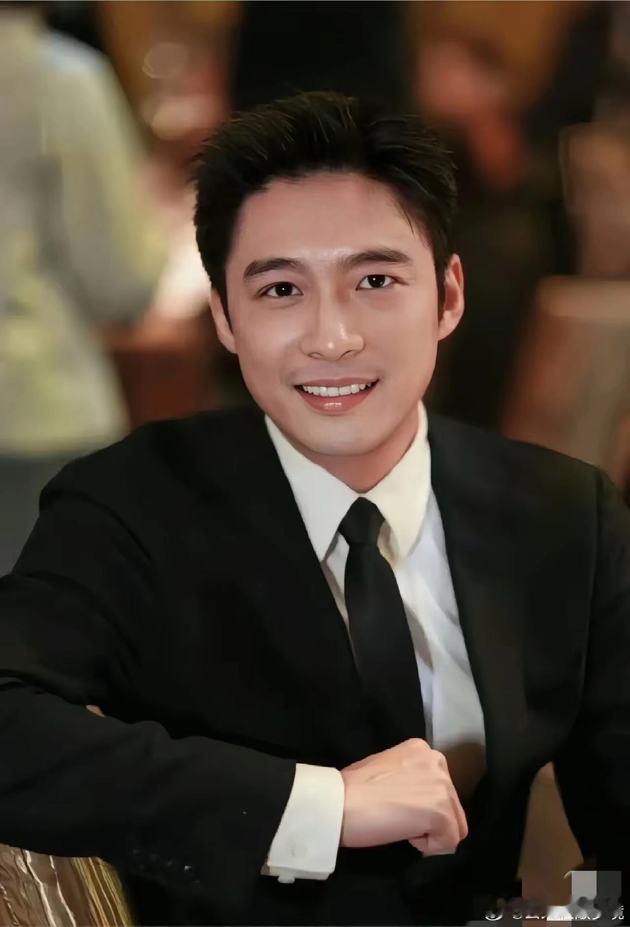 霍启山三段感情一个离异事业成功，一个默默无闻，一个美若天仙。演员章子怡，2