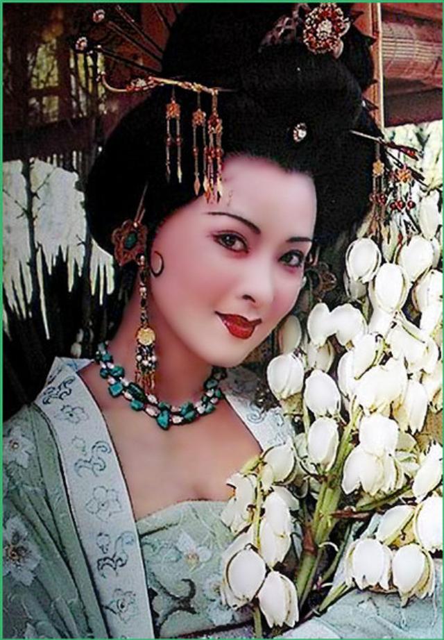 医生判最多活一周，59岁的周洁砸了27万美元包机回国，硬是撑过关岛停飞两天