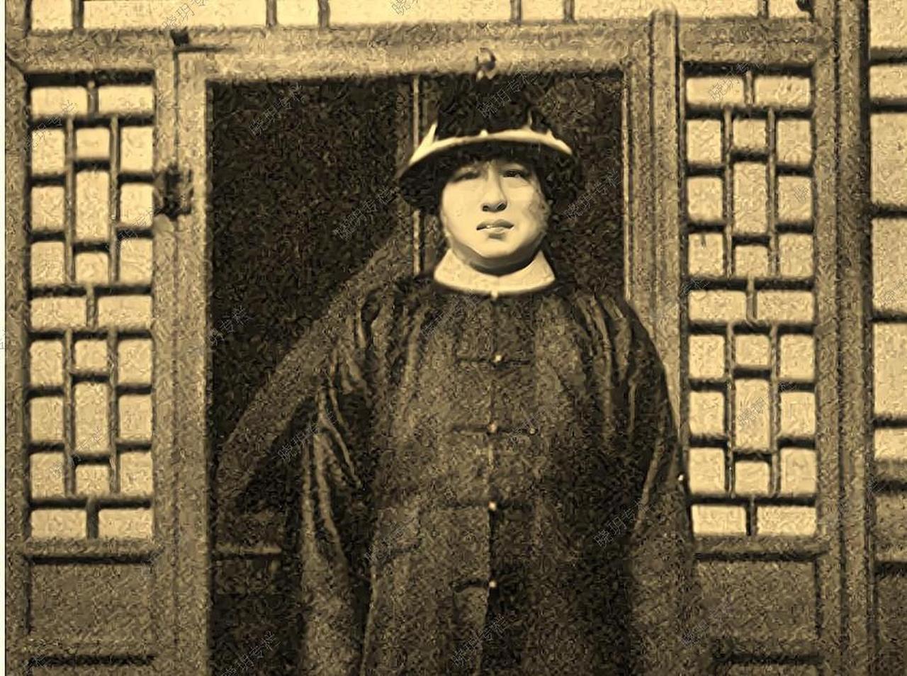 末代延恩侯朱煜勋：朱元璋的子孙，穿着清朝官服，最后挖了自家祖坟1924年9月