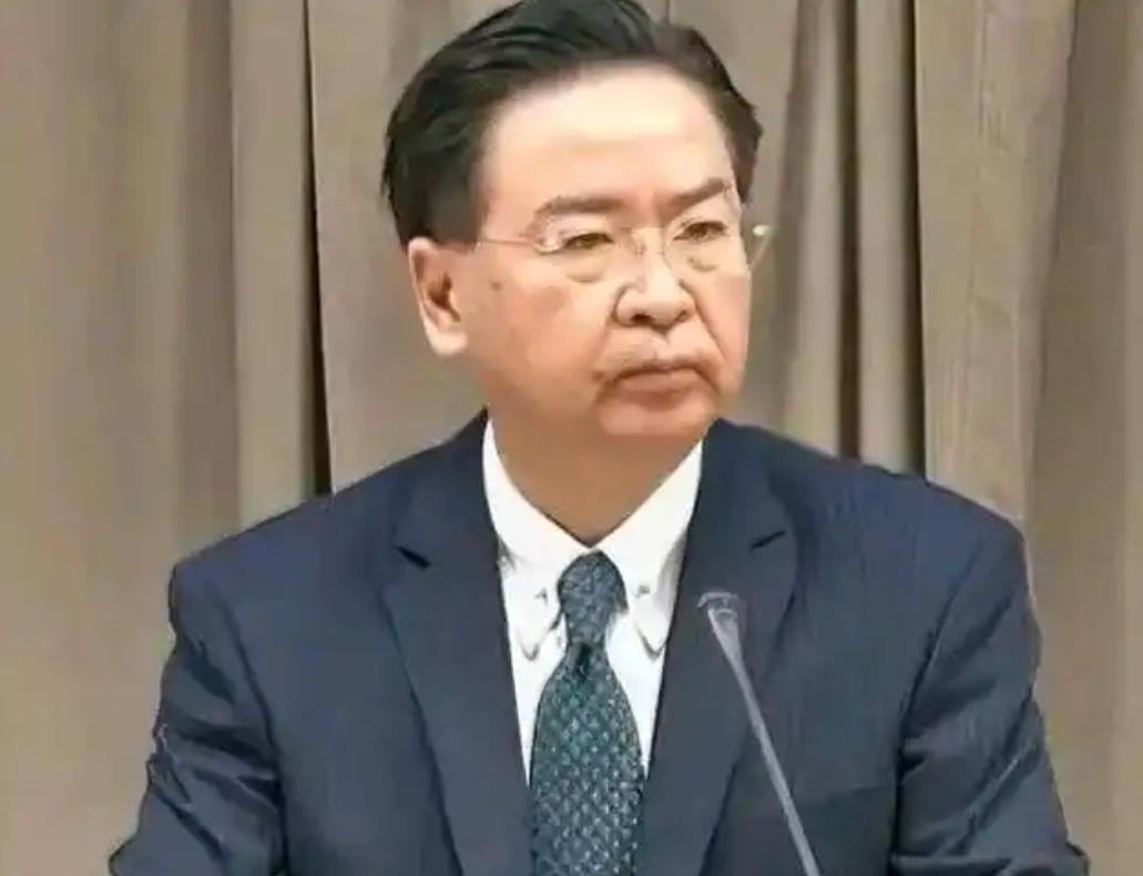 台独顽固分子、台湾所谓的“国安会秘书长”吴钊燮，近日他气急败坏地说，“大陆是一个