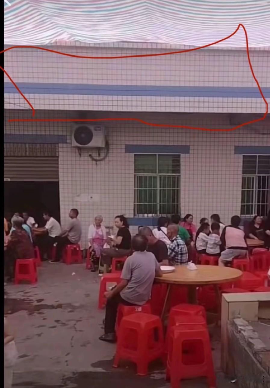 办个升学宴，居然酿成了那么大的悲剧！四川长宁县某户人家给孩子办升学宴，没想到还