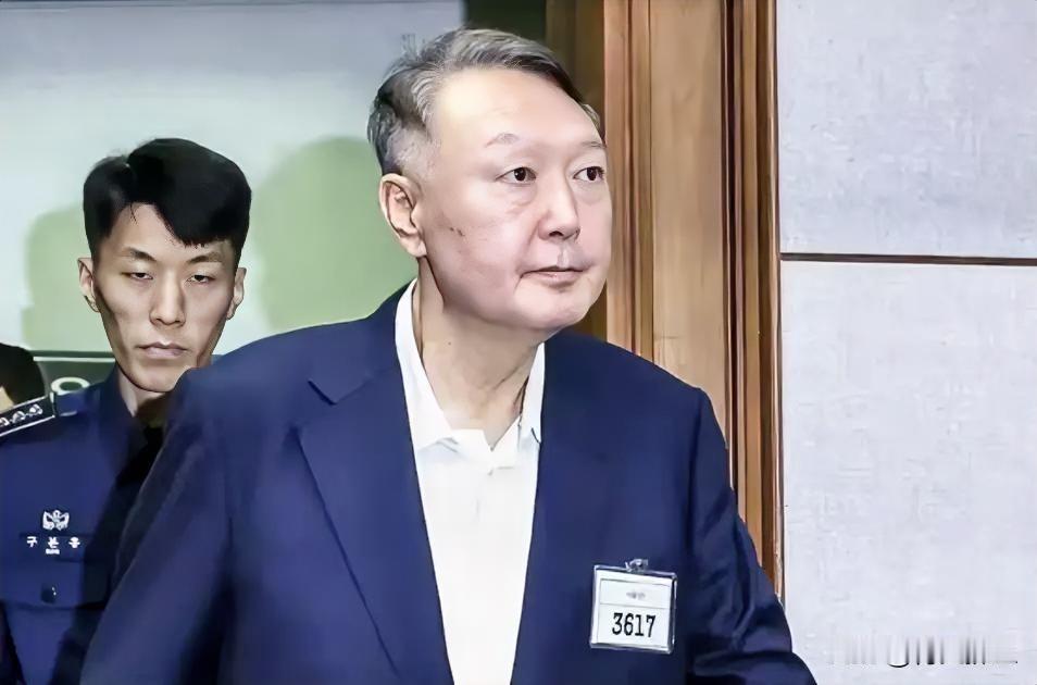 尹锡悦的首次量刑，出乎所有人的意料，李在明最后关头网开一面？戒严事件发生一年