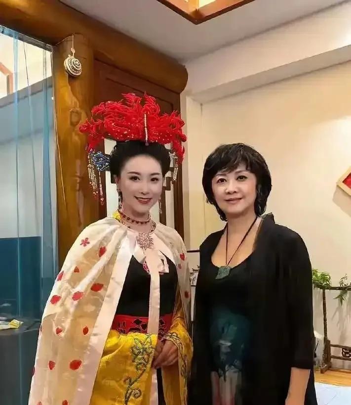 看着好眼熟，一时想不起来是谁[？？？]