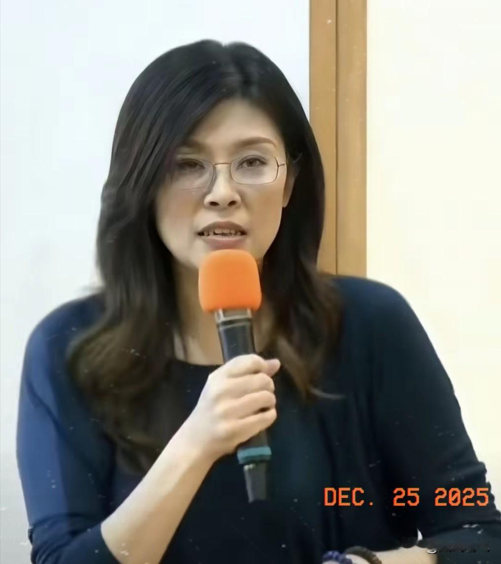 真的是绝配啊！最疯的“女战神”配上了最滑的“老狐狸”，这招绝了，郑丽文聘请王金平