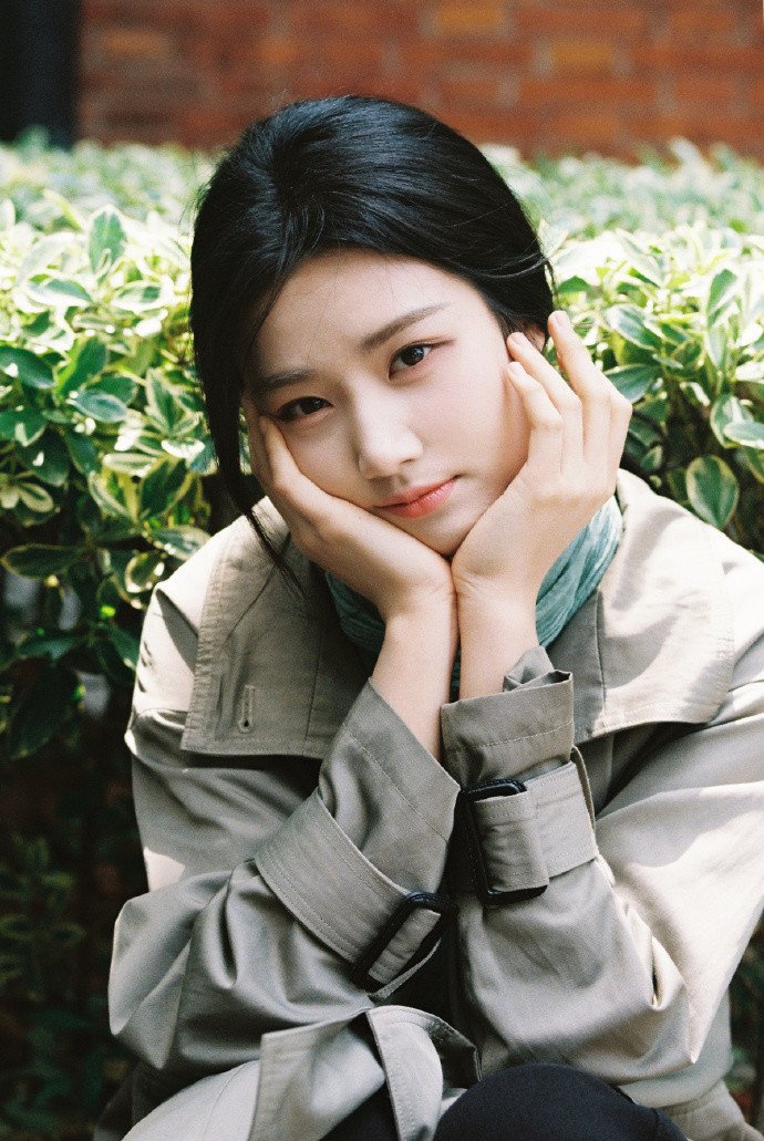 卢昱晓回应跪下和粉丝合照卢昱晓跪地和粉丝合照的举动，是内娱双向奔赴的暖心范本。杀