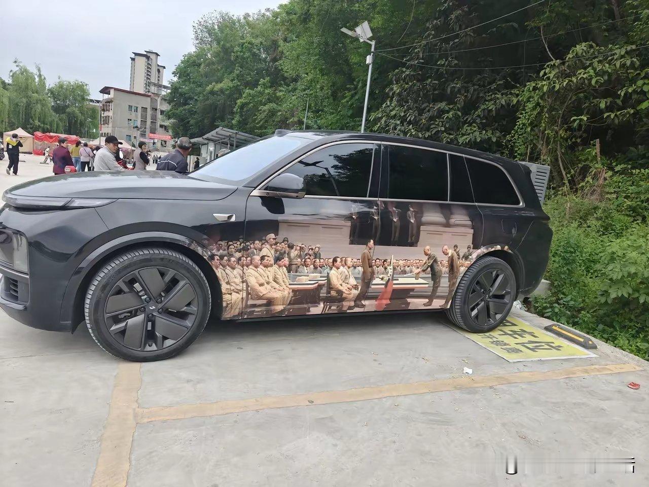 第一次看到这样的改色膜每个过路的都会看一眼