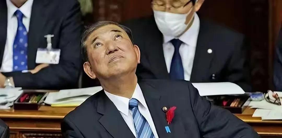 日本这次对美国护食、呲牙，后果大大地不妙！本来日本率先跪下了，可冷不防中国不跪