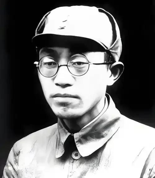 抗战胜利后，黄克诚敏锐的感觉到东北的重要性。于是他相同过小姚向中央发报，让中央尽