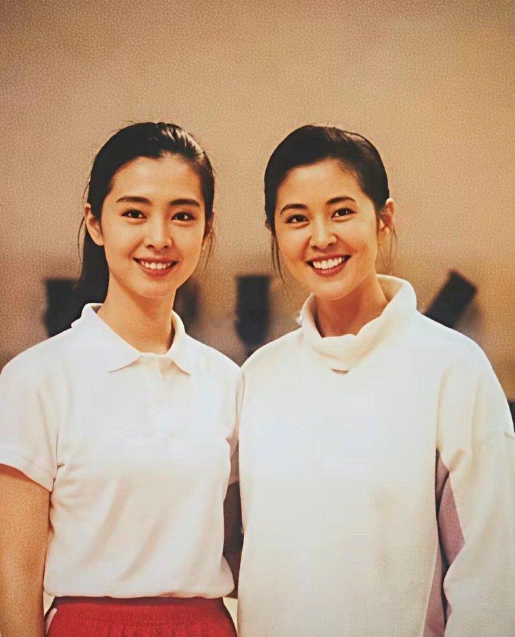 1992年的合照，王祖贤是真的美酷了​
